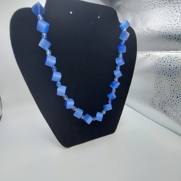 Statement Necklace w/Blue Square& Crystal Beads. - Picture 5 of 10